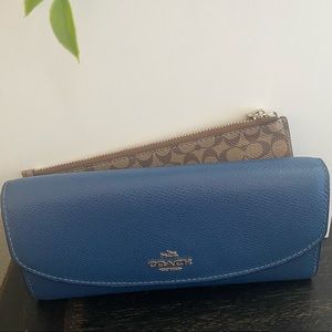 Like New Coach Wallet Beautiful blue with brown accent